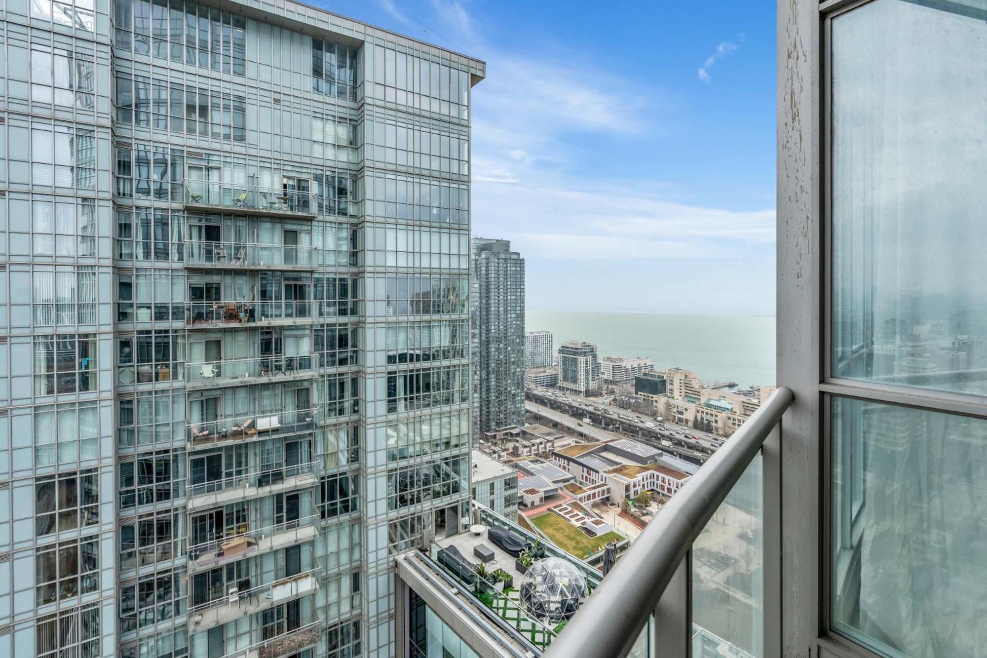 Spadina Modern Suites Toronto Luaran gambar